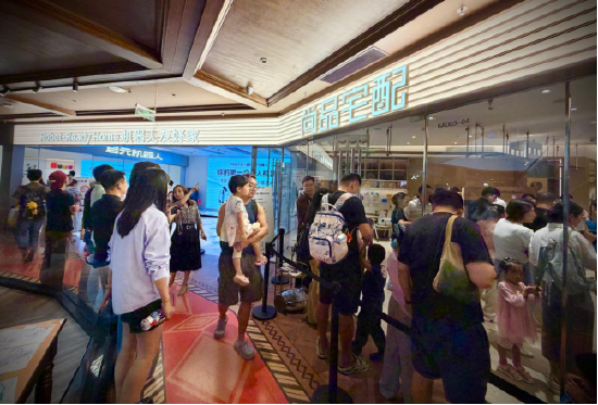 尚品宅配与上纬新材启元机器人成立合资公司	，全球首个“机器人友好家”实景店态同步落地