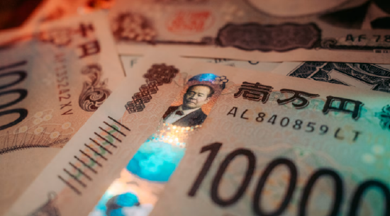 日元飙升至六个月高位，交易员密切留意干预信号